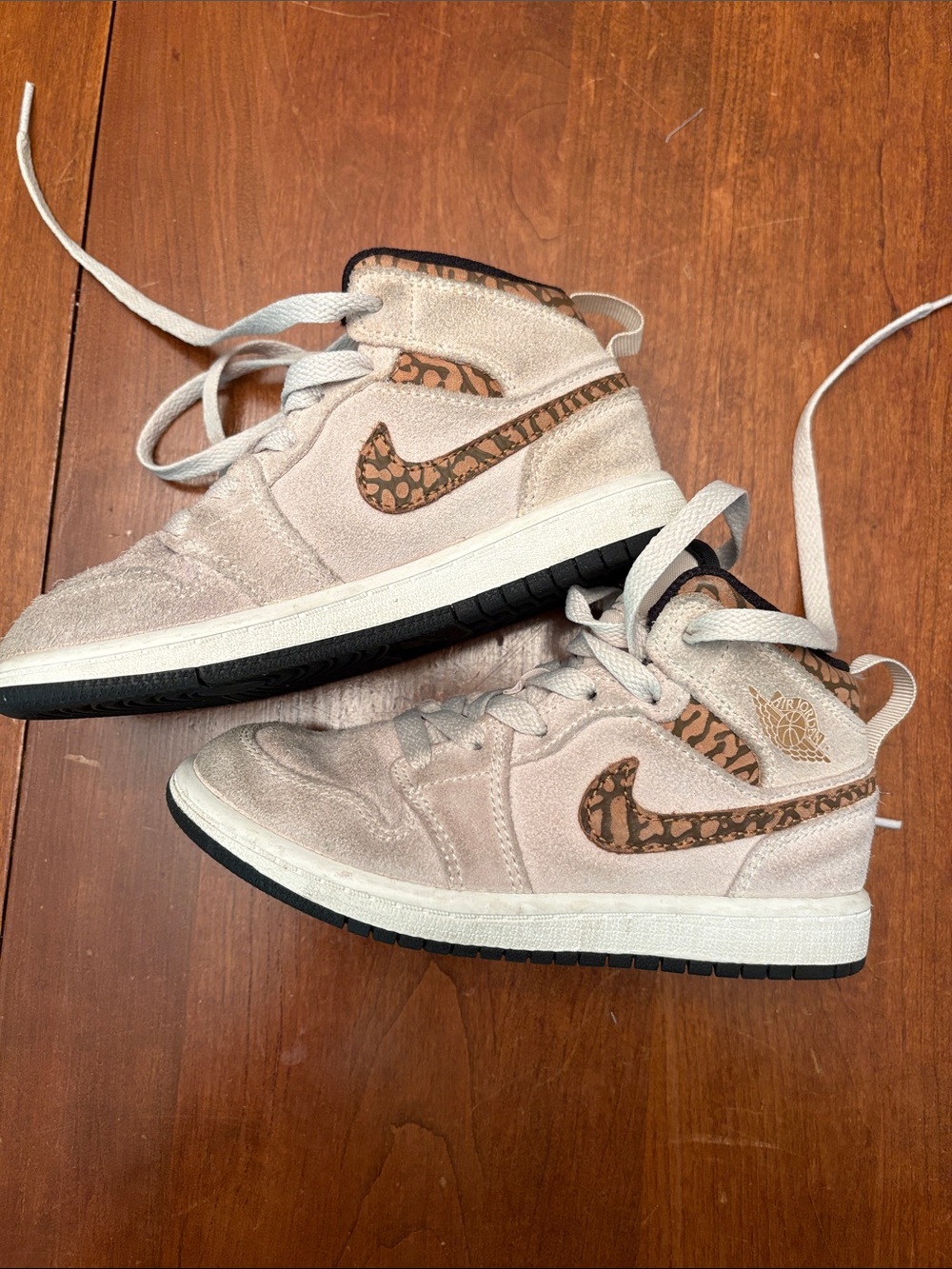 Air Jordan Kids Suede Mid-Top Sneakers - Picture 2 of 5